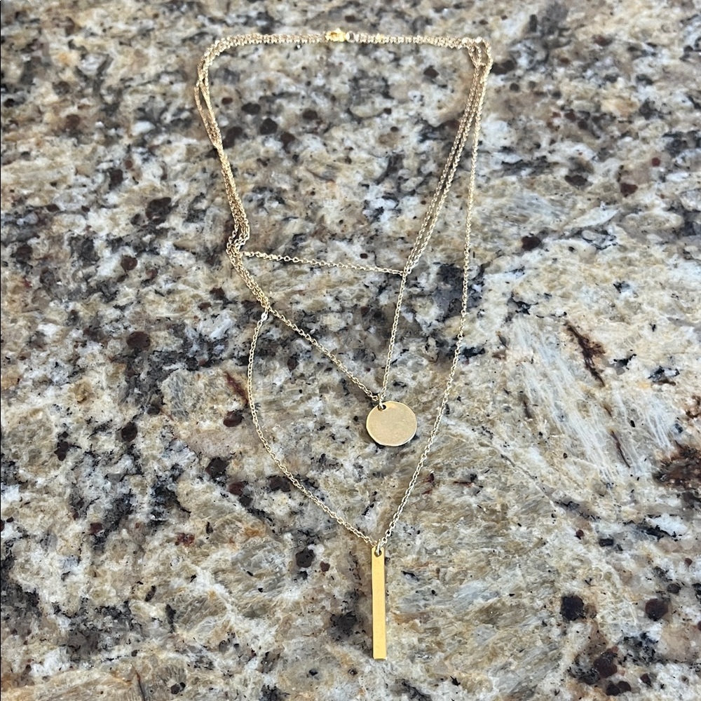 Elegant Gold Layered Necklace